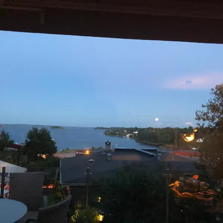 Aid Og Svein' S Sentrumsnaere Panorama Hjem * كريستينساند