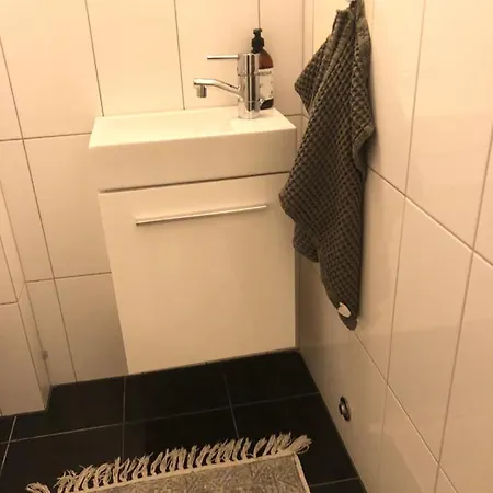 Aid Og Svein' S Sentrumsnaere Panorama Hjem * كريستينساند