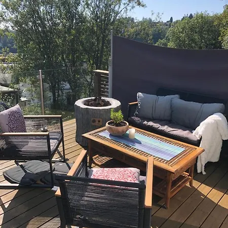 Aid Og Svein' S Sentrumsnaere Panorama Hjem * كريستينساند