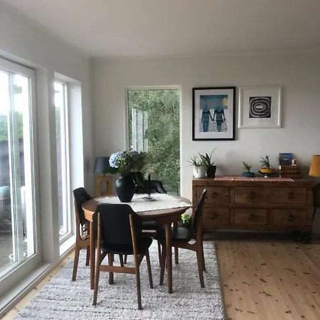 Aid Og Svein' S Sentrumsnaere Panorama Hjem كريستينساند