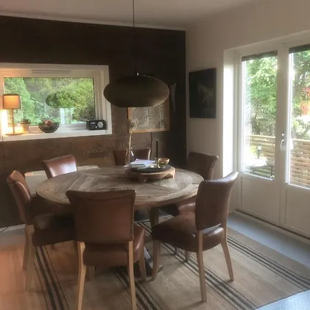 Aid Og Svein' S Sentrumsnaere Panorama Hjem *