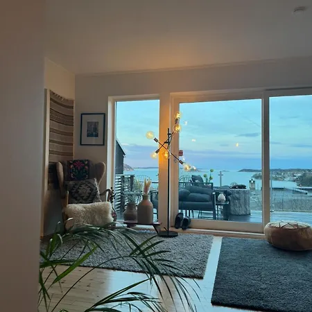 Aid Og Svein' S Sentrumsnaere Panorama Hjem شقة كريستينساند
